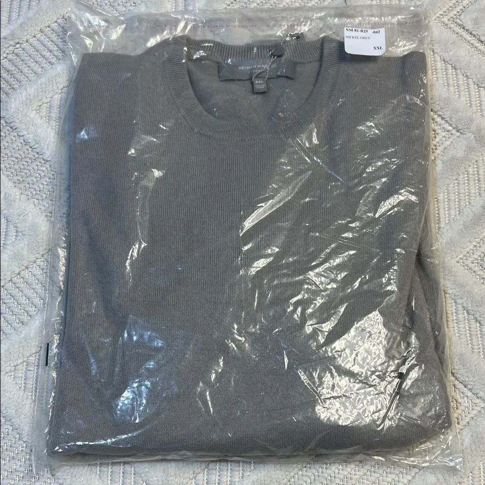 NEIMAN MARCUS - Cashmere Crewneck - Nickel Gray